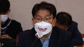 권성동, 김종인 만나 선대위 구성 논의… “金, 전권 달라는 말 안해” 갈등설 부인 