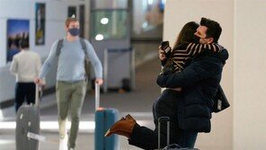 20개월만에 다시 열린 美~유럽 하늘길 ‘코로나 이산 상봉’ 