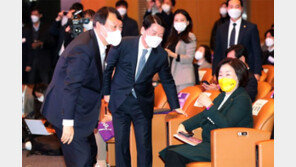 尹 중도확장 본격화… 여성대회-5·18묘지-봉하마을 릴레이 방문 