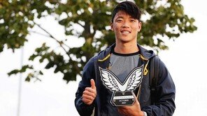 ‘파괴적인 마무리’ 황희찬, 울버햄튼 10월의 선수로 선정