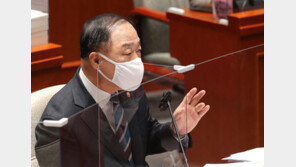 홍남기 “9개월 연속 고용회복…코로나 발생 이전의 99.9%”