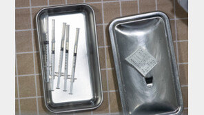 ‘접종 사각지대’ 노리는 코로나19…청소년·고령층 ‘위험’