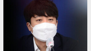 이준석 “전두환 비석 밟냐 묻는 것 ‘김정일 XXX’ 해보라는 식”