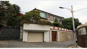 전두환 셋째 며느리 “연희동 별채 공매도 취소해달라”…2심도 패소