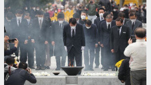 목포-봉하마을 찾은 尹 “DJ-노무현 국민통합 정신 배우겠다”