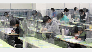 “수능 코앞인데 확진자는 늘고”…고3 수험생 학부모들 ‘걱정태산’