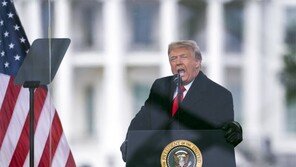 美법원 “‘의회 난입‘ 기밀문서 공개하라”…트럼프 소송 기각