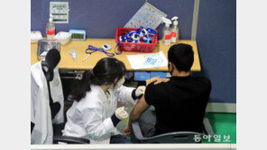 오늘부터 50대·필수인력 부스터샷…정부 “추가 접종 필요해”