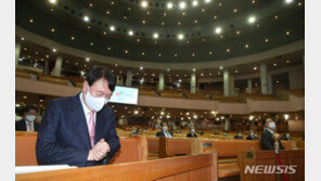 윤석열, 사랑의 교회 예배 참석…담임목사와 오찬도