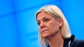 스웨덴 첫 여성 총리, 선출 7시간 반 만에 사임, 왜?