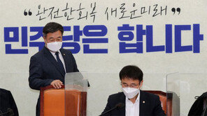 李 친정체제 가속… 선대위 조정식-우원식-박홍근-최인호 줄사퇴