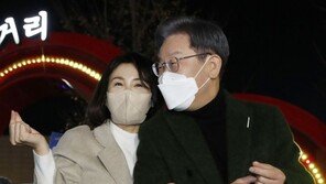 호남서 생일축하 받은 이재명…김혜경은 손가락 하트