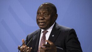 남아공 대통령 “오미크론 여행제한, 부당한 차별…해제하라”