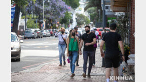 남아공 오미크론 확진자들 보니…20~30대·백신미접종·마른기침·발열 등