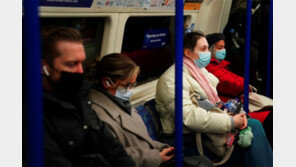 유럽, ‘오미크론 지역감염’ 번진듯… 부스터샷 접종자도 확진 