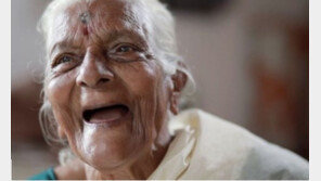 인도서 104세 할머니 글 배워 인증시험 합격 화제