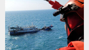 한국 해경, 침수된 중국어선 선원 22명 모두 구조