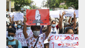 미얀마군, 민간 시위대에 발포·차량 돌진…유엔·美 “충격” 강력 규탄