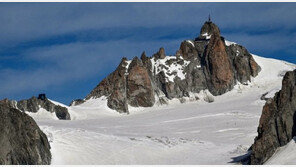 알프스 등반 중 발견 4억 보물상자…주인없어 절반 등산가에게