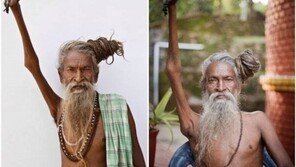 45년간 오른손 ‘번쩍’ 든 채 살아온 인도男…대체 왜?