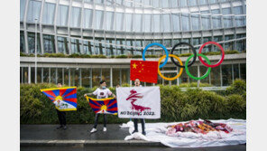 美 ‘올림픽 보이콧’에…삼성-코카콜라 등 후원 기업 ‘난처’
