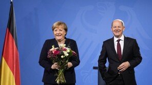 文, 독일 숄츠 총리 취임 축하…“한·독 긴밀한 협력 기대”