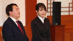 “막상 나오면 호감” 김건희 기대하는 野…윤석열엔 ‘미세스 쓴소리’