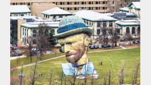 높이 28m ‘고흐 열기구’ 美피츠버그 전시회 홍보