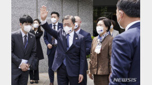 호주 순방 마친 文 “공급망 불안 극복하고 새 변화 주도할 것”