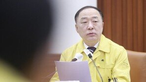 홍남기 “기정예산·기금·예비비 총동원해 소상공인 최대한 지원”