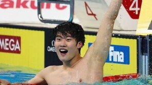 ‘수영괴물’ 황선우, 첫 메이저 우승…쇼트코스 세계선수권 200m 금메달