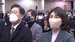 이재명, 성경책 들고 예배 참석…김혜경 동행