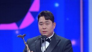 ‘KBS 연예대상’ 대상 수상 문세윤 “김선호에게도 고마워”