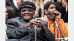 남아공 인종차별 투쟁 상징 투투 대주교 선종…“그의 삶 세계인에 축복”