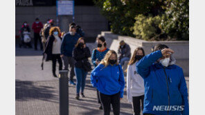 스페인, 하루 10만명 확진에도 “준비 잘되어있어 전국 제한조치 안 해”