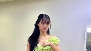 설현 “다들 때수건이냐고…나 혼자 팅커벨이라고 우긴 드레스”