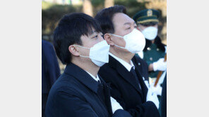 현충원서 마주친 尹-李, 여전히 냉랭…이준석 “선대위 복귀 의사 없다”