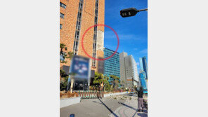 해운대 17층짜리 콘도 외벽 붕괴…차량 1대 파손