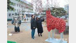 “루돌프? 성탄절 고생하더니 꽃 달았네”