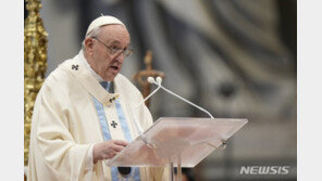 교황 “개·고양이가 아이 대체하는 것은 ‘인간성 상실’ 의미”