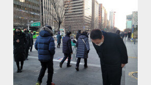 윤석열 ‘연습문제’ 여의도역 출근인사에 이준석 “관심 없다”