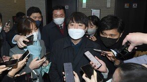 “오늘 논의가 분수령”…이준석 당 대표, 사퇴 관련 ‘의총’ 참석