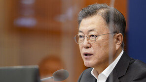 文대통령, 평택 화재 소방관 3명 순직 소식에 “가슴 메인다”