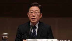 李, 탈모약 건보 공약에… “비만-코골이는 지원 안해주나” 요구 봇물