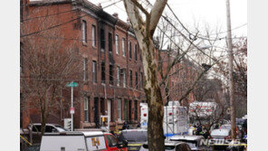 13명사망 필라델피아 화재, 5살아이가 트리에 불붙여