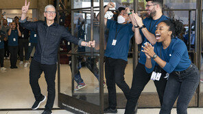 ‘시총 3조달러 돌파’ 애플 CEO 팀 쿡, 지난해 1200억 벌었다