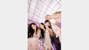 에스파, 아티스트 오브 더 이어 수상 “값진 상 얼떨떨해”