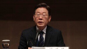이재명 ‘대장동 李 방침 따른것’ 김만배 주장에 “오늘 재판 있었나”…與 “성남도개공 지침”