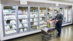 英 대형마트 우유 ‘사용기한’ 폐지…“냄새로 상했는지 구별”