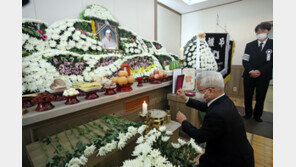 이한열 열사 곁으로…배은심 여사 빈소 이틀째 추모 발길 이어져